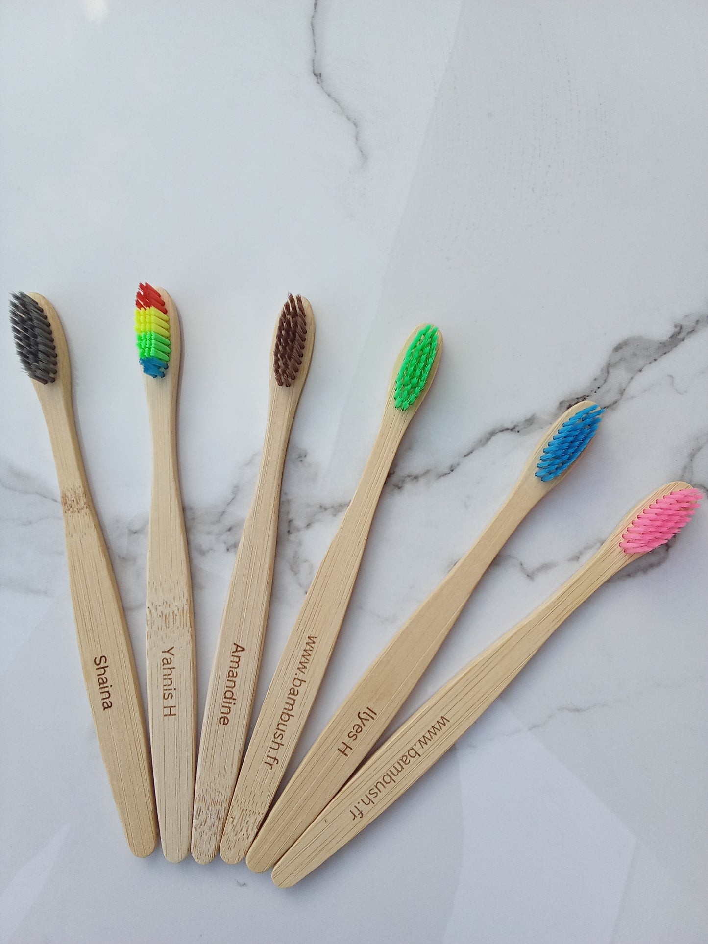 Paquet de 30 brosses à dents en bambou pour adultes
